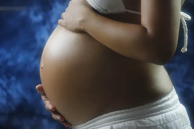 por que no debe barrer una mujer embarazada