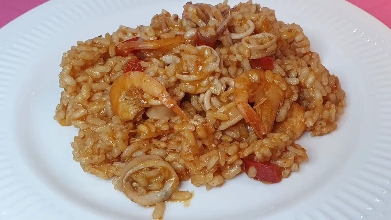 arroz con gambas y calamares